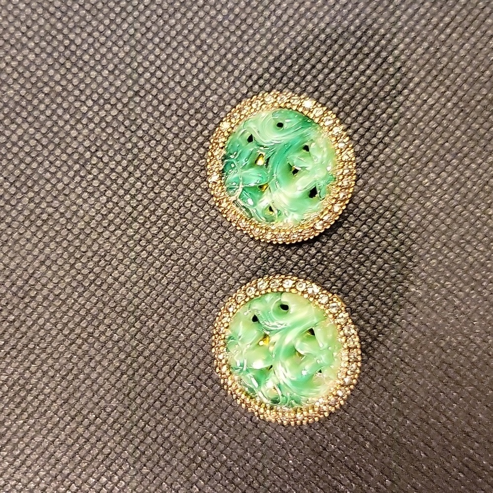 Alice Caviness clip earrings - Picture 2 of 3